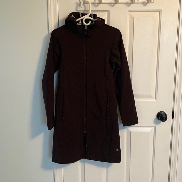 lululemon athletica Jackets & Blazers - VGUC/EUC Lululemon rain jacket size 4 black